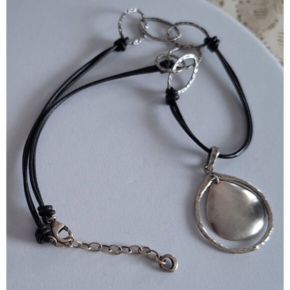 EUC Silpada N1440 Sterling Silver & Black Leather Disc / Teardrop Pendant Neckla - Picture 5 of 7